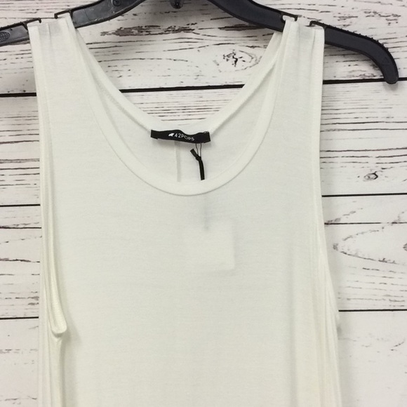 42 Pops white sleeveless knit trapeze dress - Picture 2 of 4